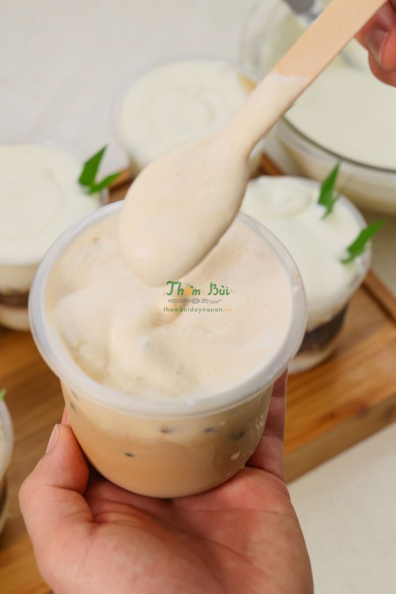 Ly cà phê muối chuẩn vị với lớp kem béo mịn phủ lên cà phê đậm đà